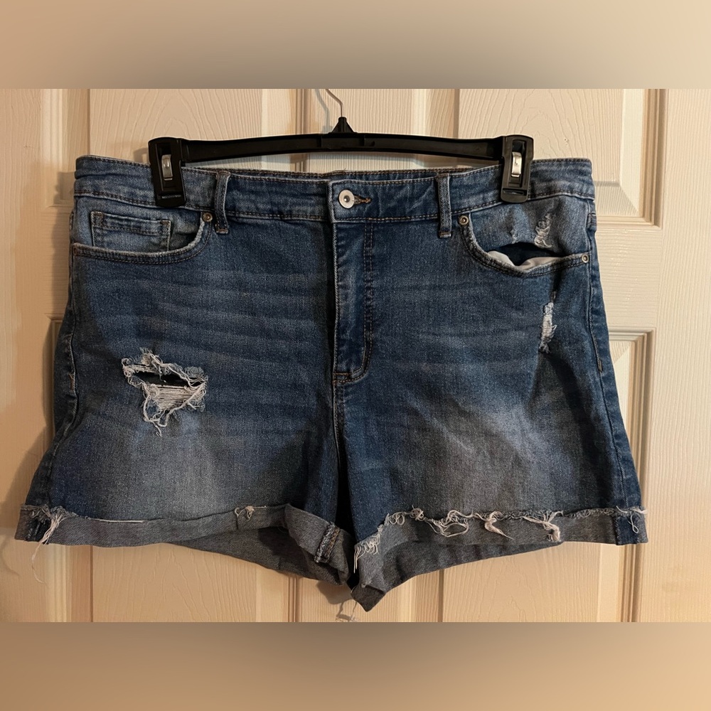 Sofia jeans by Sofia Vergara, Lila short, size 18